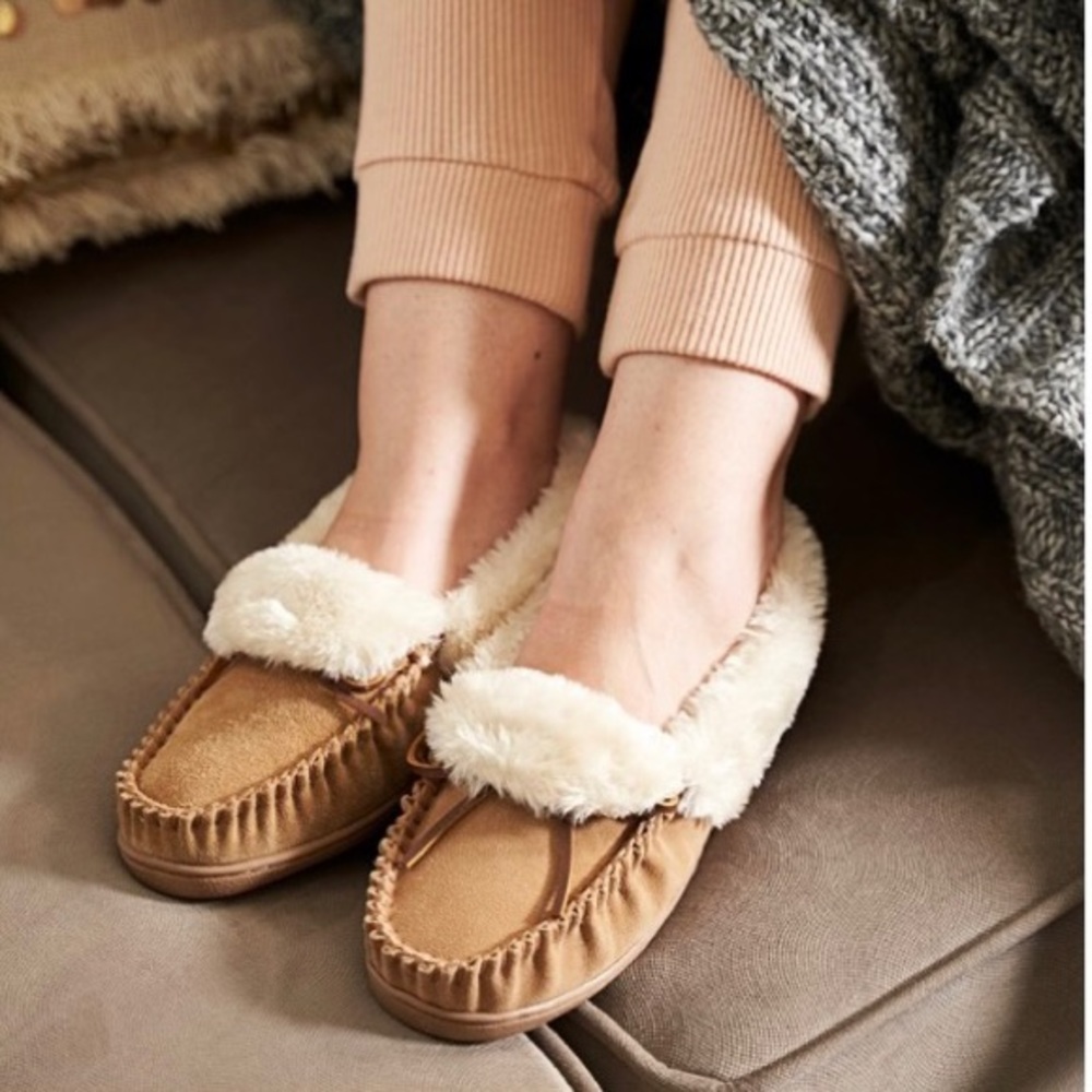 NIB MINNETONKA Slippers - Picture 2 of 12